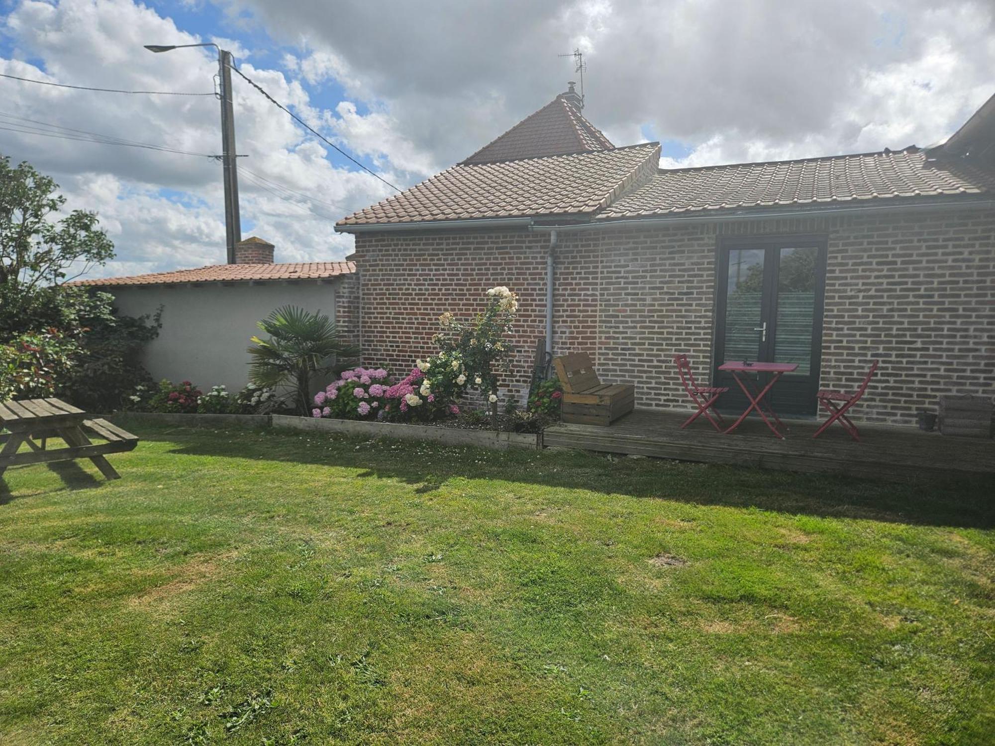 Chambre D Hotes Le Pigeonnier Fromelles Exterior foto